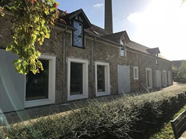 SALLE POLYVALENTE+POLICE MUNICIPALE+MAIRIE